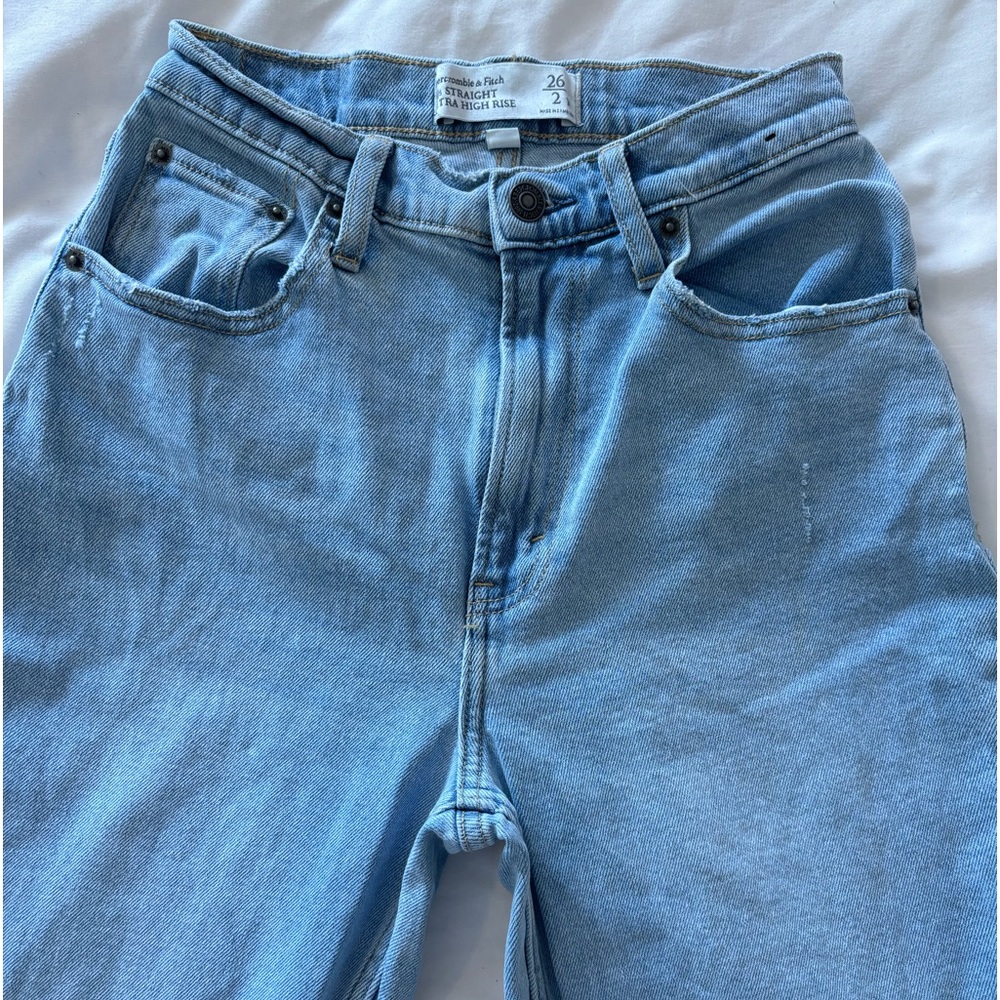 Abercrombie and Fitch 90s straight ultra high rise size 26. 2R